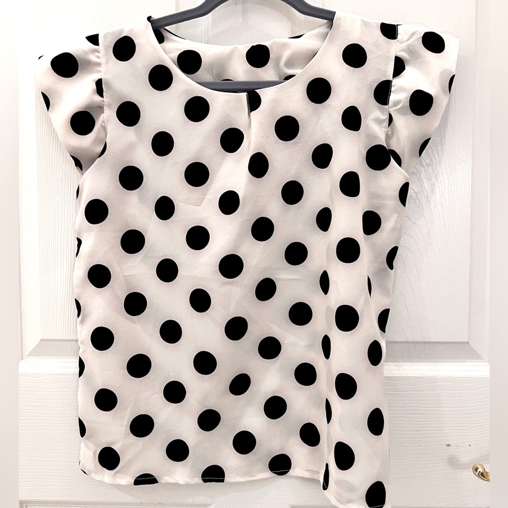 Women’s polka dots top. Size Small. Black and cream. Short sleeve